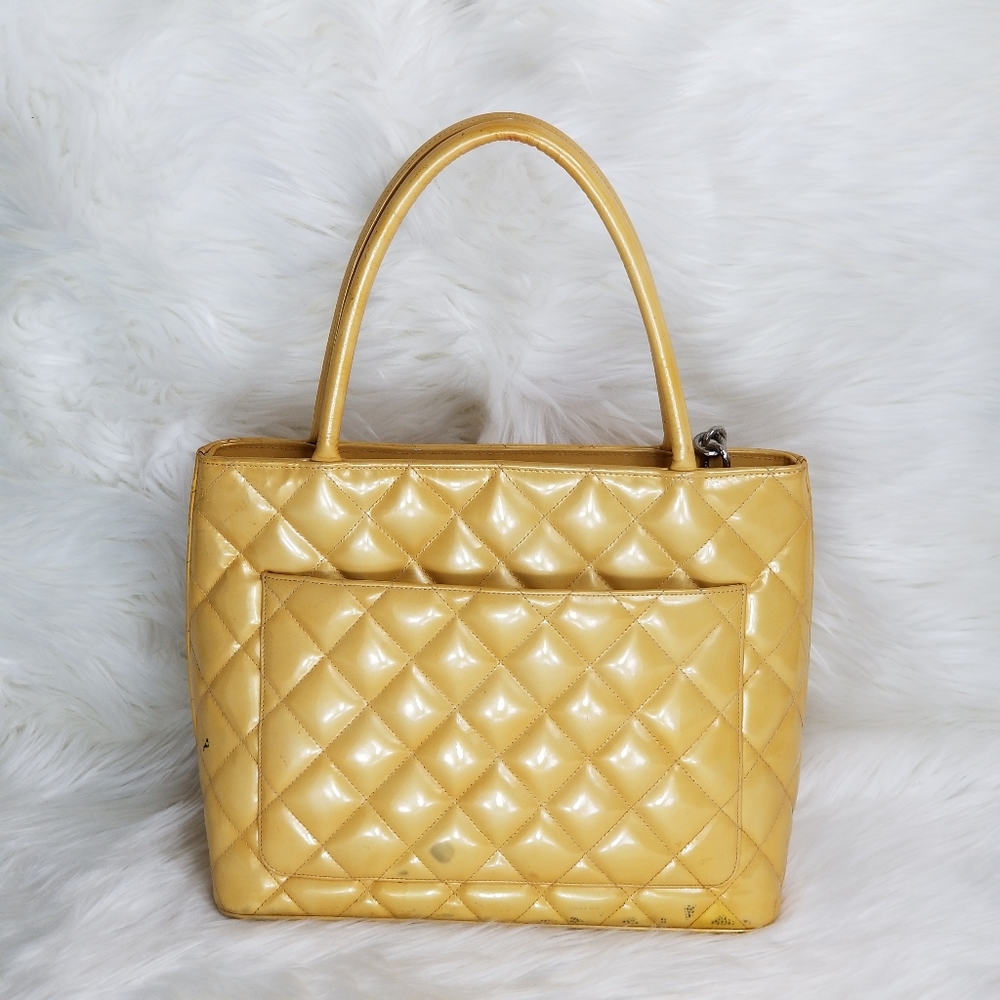 Chanel Medallion yellow silver patent leather tote - Picture 2 of 10